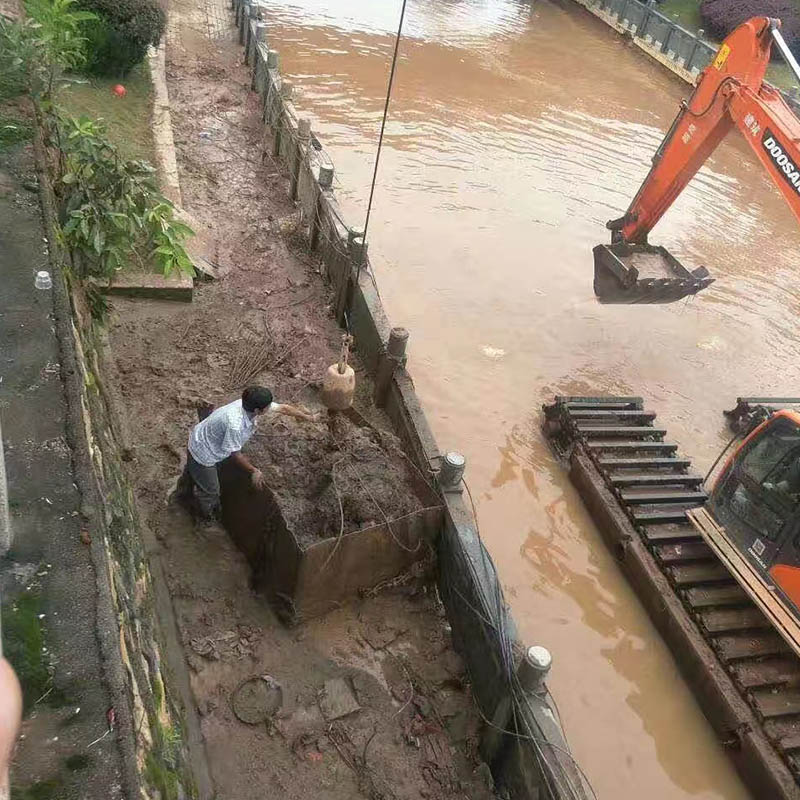 水陸挖機